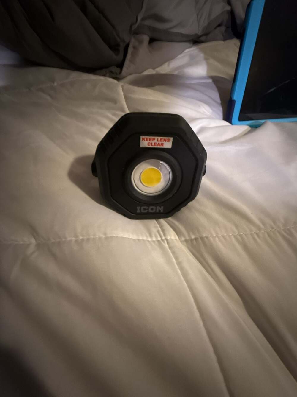 ICON 2100 Lumen LED Rechargeable Magnetic Compact Floodlight Black
